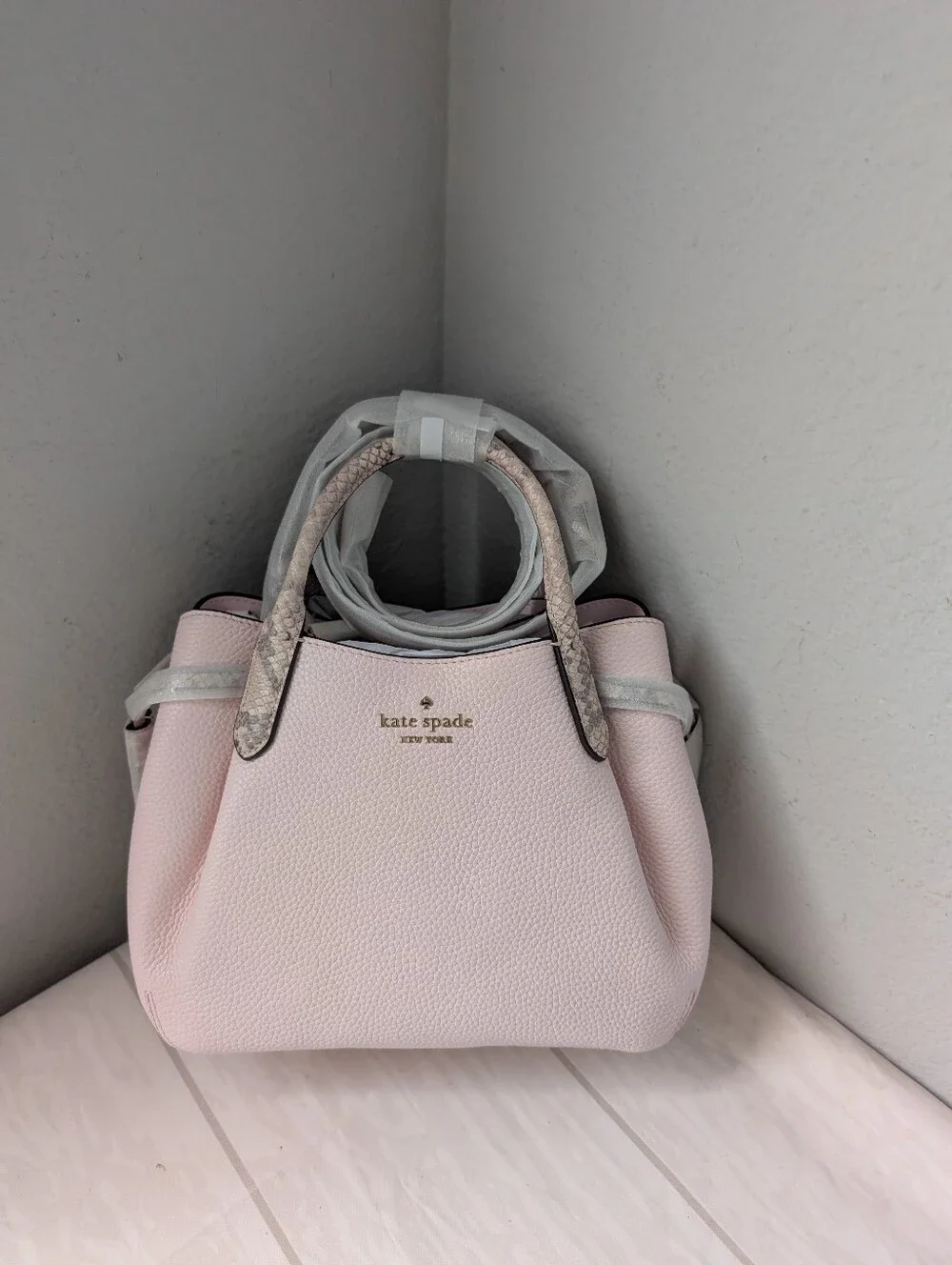 NWT Kate Spade KK095 Dumpling Snake Embossed Small Satchel in Shimmer Pink Multi - Picture 1 of 5